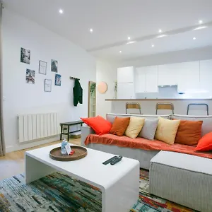 Warm 2 Bedrooms - C38 , Paris France